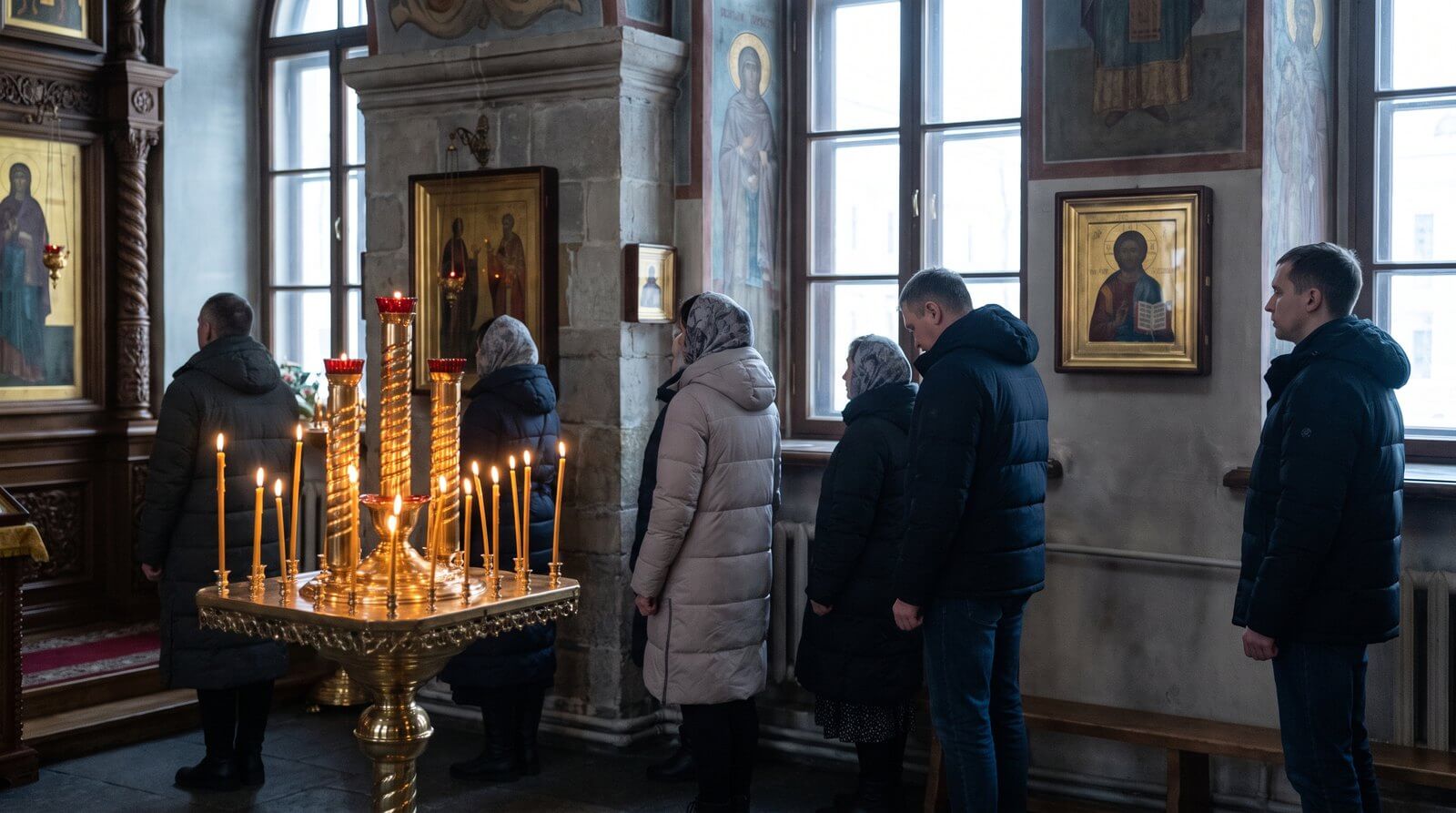 Почему на поминках не чокаются и едят ложками: откуда обычай